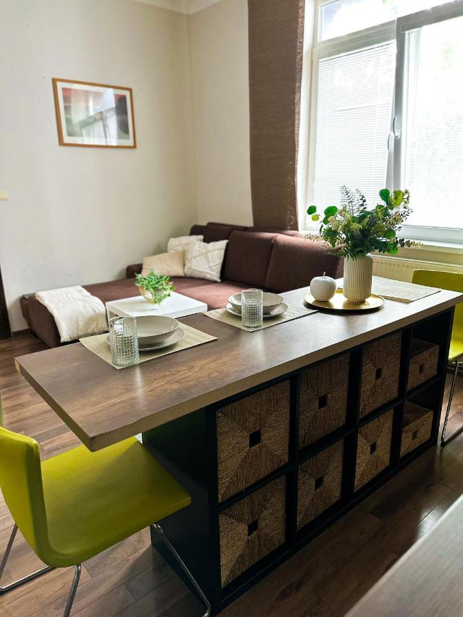 Spacious City Centre Apartment Bratislava Extérieur photo
