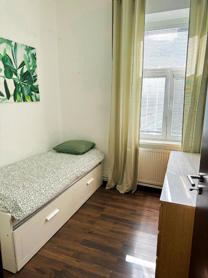 Spacious City Centre Apartment Bratislava Extérieur photo